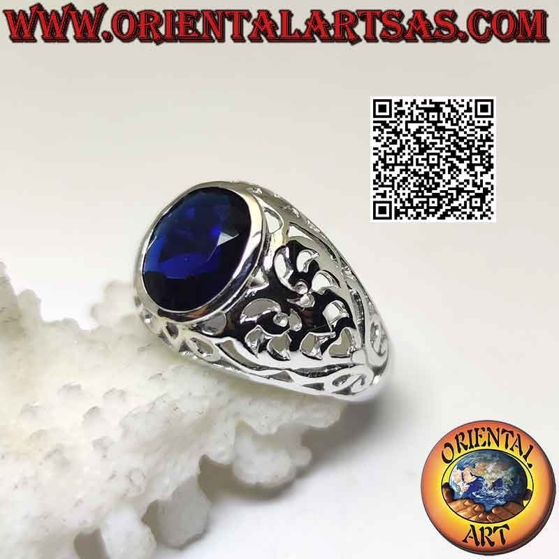 Anillo de plata con zafiro sintético oval facetado y decoración barroca romántica calada