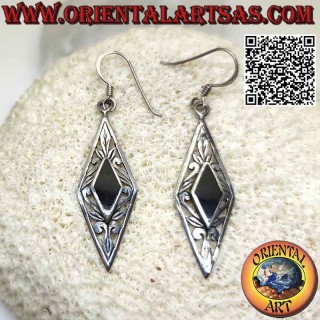 Silver earrings with rhomboid onyx surrounded by perforated floral decoration