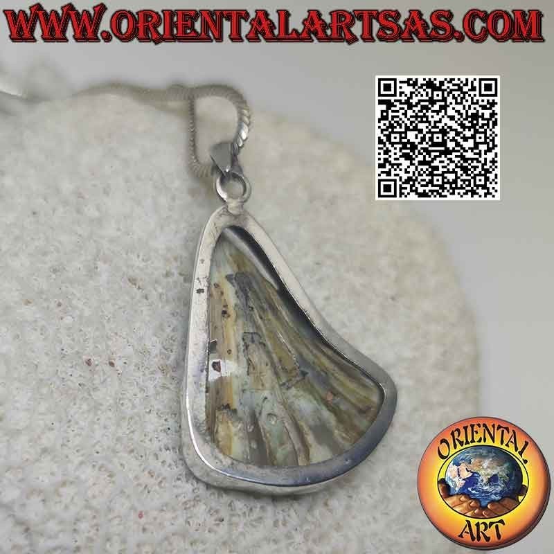 Ciondolo in argento con paua shell (abalone) di forma irregolare a filo bordo liscio (d)