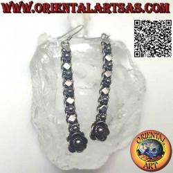 Silberne Ohrringe mit einer...