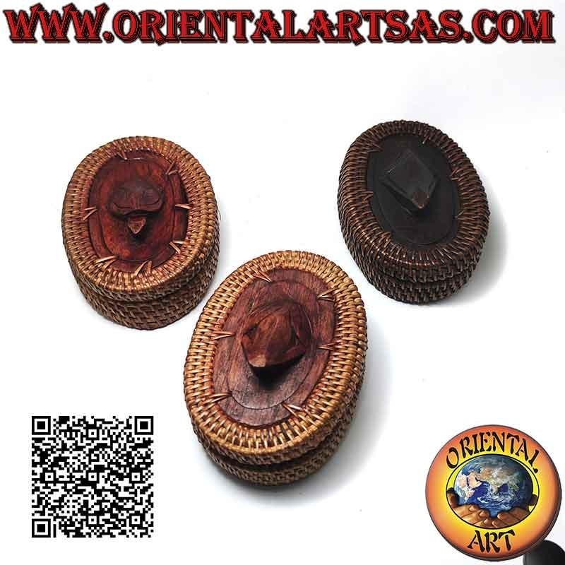 Oval jewelry box with carved sculpture in mahogany and wicker (11 x 8)