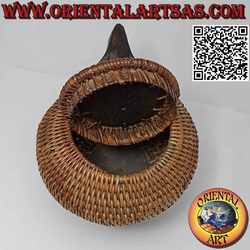 Scatola portagioie sferica con scultura intagliata in legno di mogano e midollino