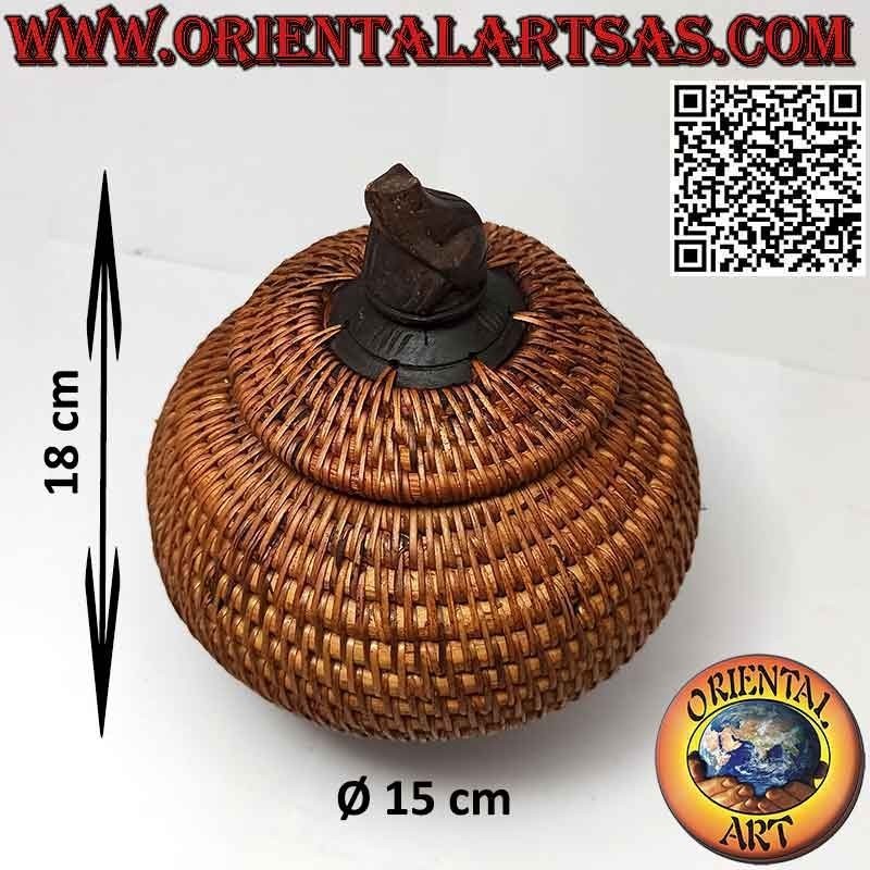 Joyero esférico con escultura tallada en caoba y mimbre