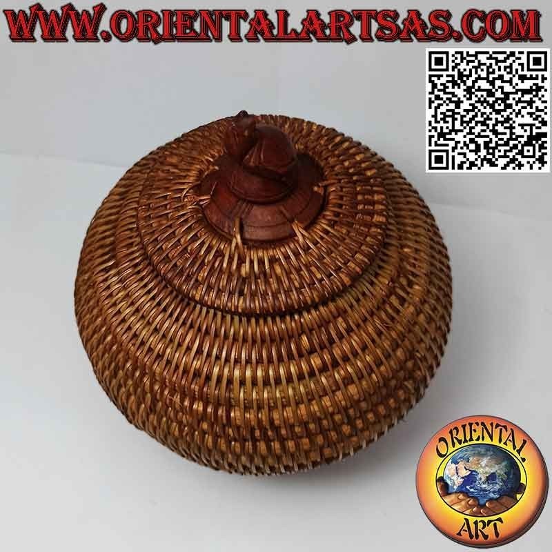 Scatola portagioie sferica con scultura intagliata in legno di mogano e midollino