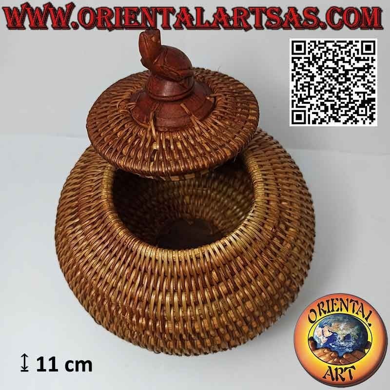 Joyero esférico con escultura tallada en caoba y mimbre