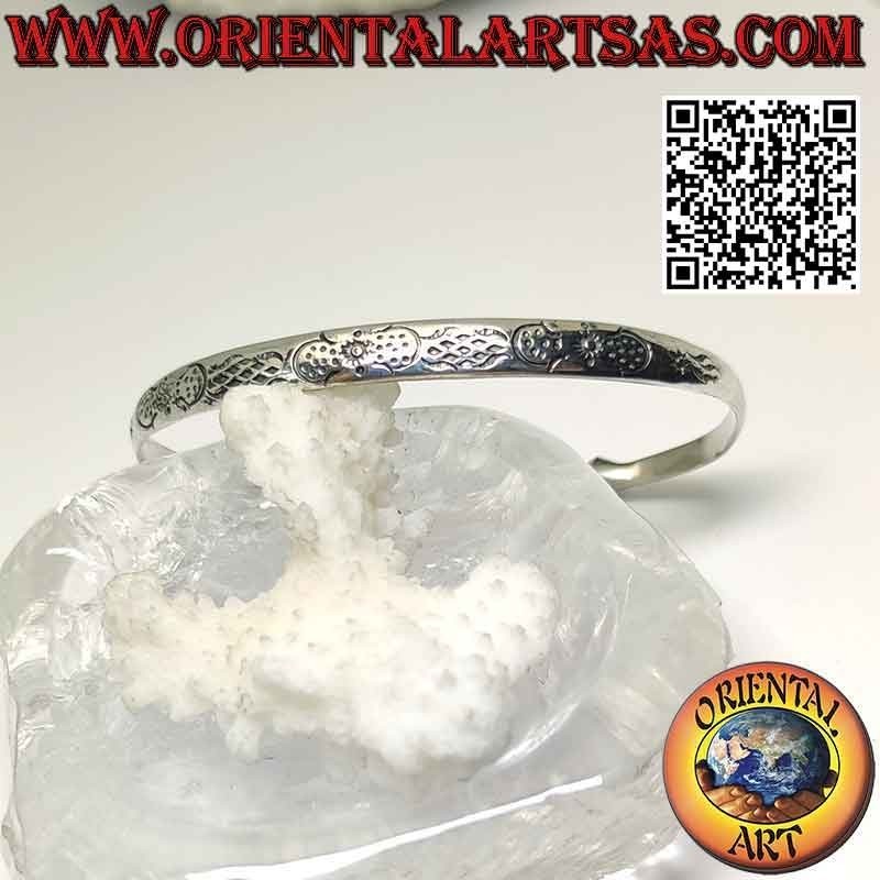 Bracciale rigido in argento 925‰ decoro maori simmetrico inciso e pallina terminale