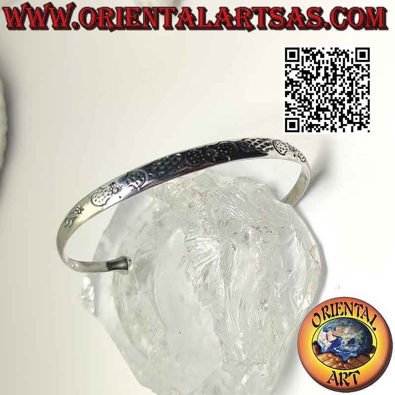 Rigid bracelet in 925 ‰ silver with engraved symmetrical Maori decoration and terminal ball