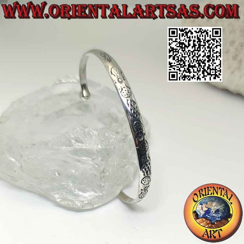 Rigid bracelet in 925 ‰ silver with engraved symmetrical Maori decoration and terminal ball