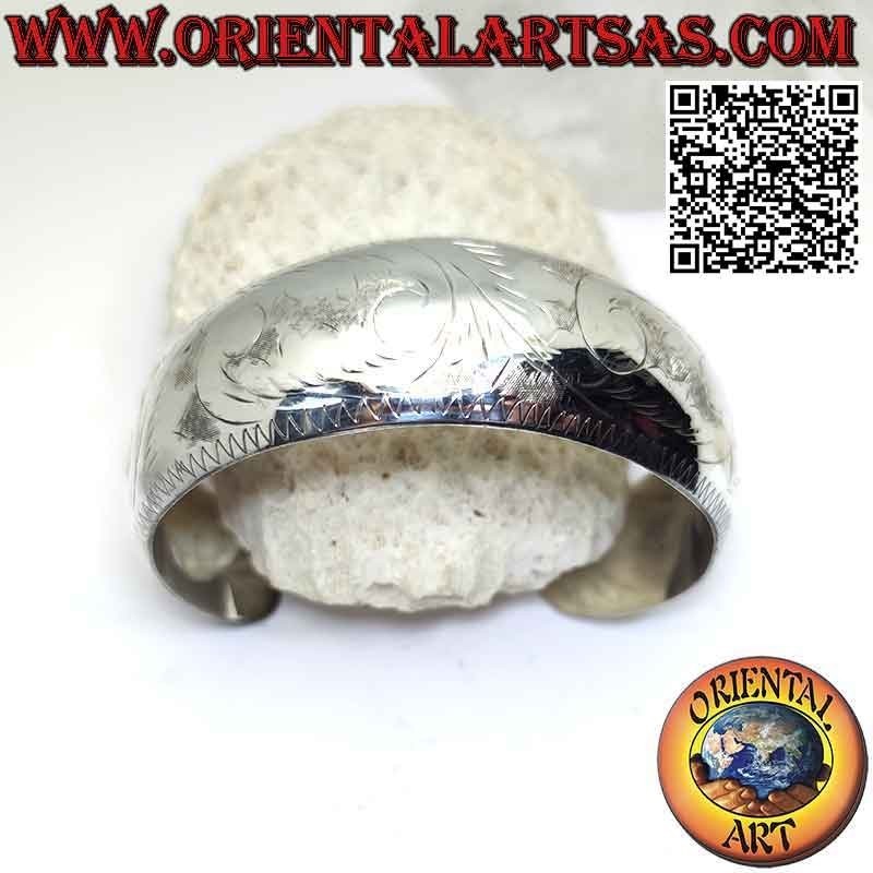 Brazalete rígido ancho, redondeado y liso de plata 925‰ con ligeros grabados barrocos