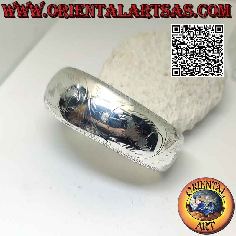 Wide, rounded and smooth 925 ‰ silver rigid bracelet with light baroque engravings