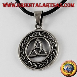 Pendentif Triquetra dans le cercle celtique de noeud