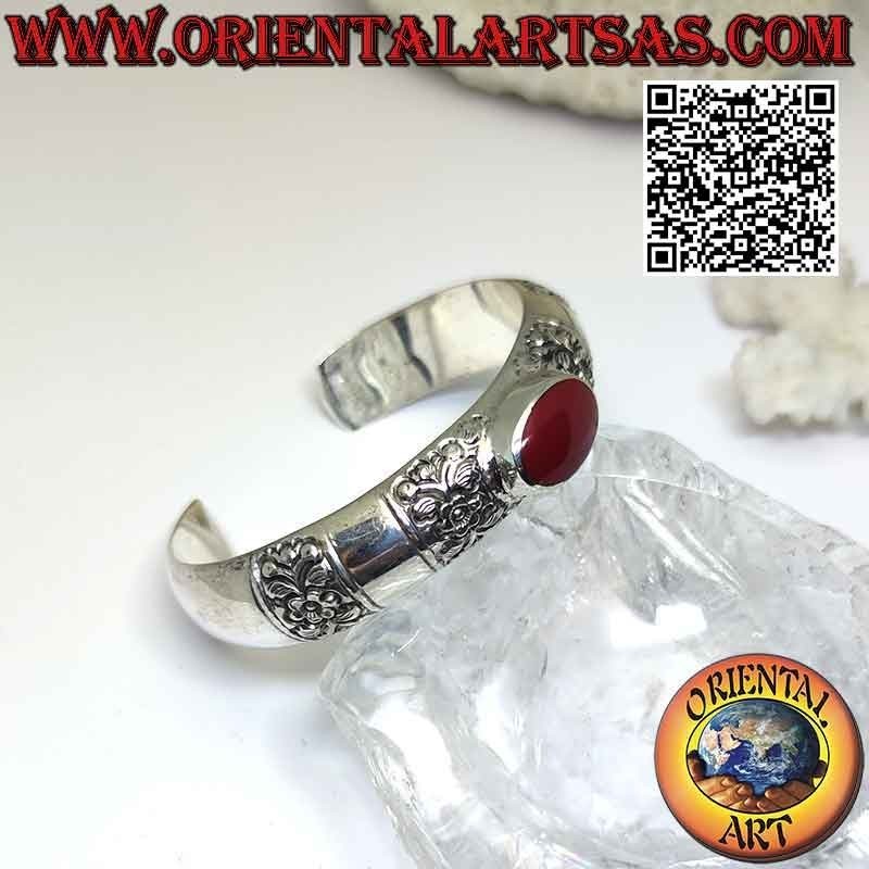 Bracelet rigide arrondi en argent 925‰ avec décors floraux gravés et agate rouge ovale