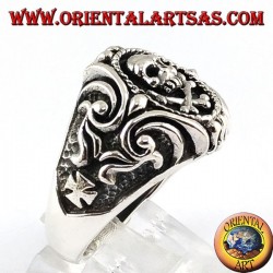 Anillo de plata, cráneo del pirata con la cruz lateral