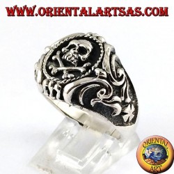 Anillo de plata, cráneo del pirata con la cruz lateral