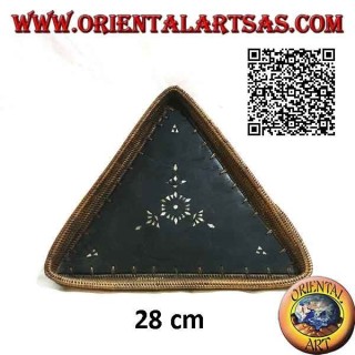Svuotatasche vassoio triangolare di Lombok in legno di mogano, bordo in midollino e intarsi in madreperla (grande)