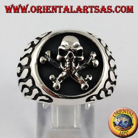 Silver ring, flame pirate skull