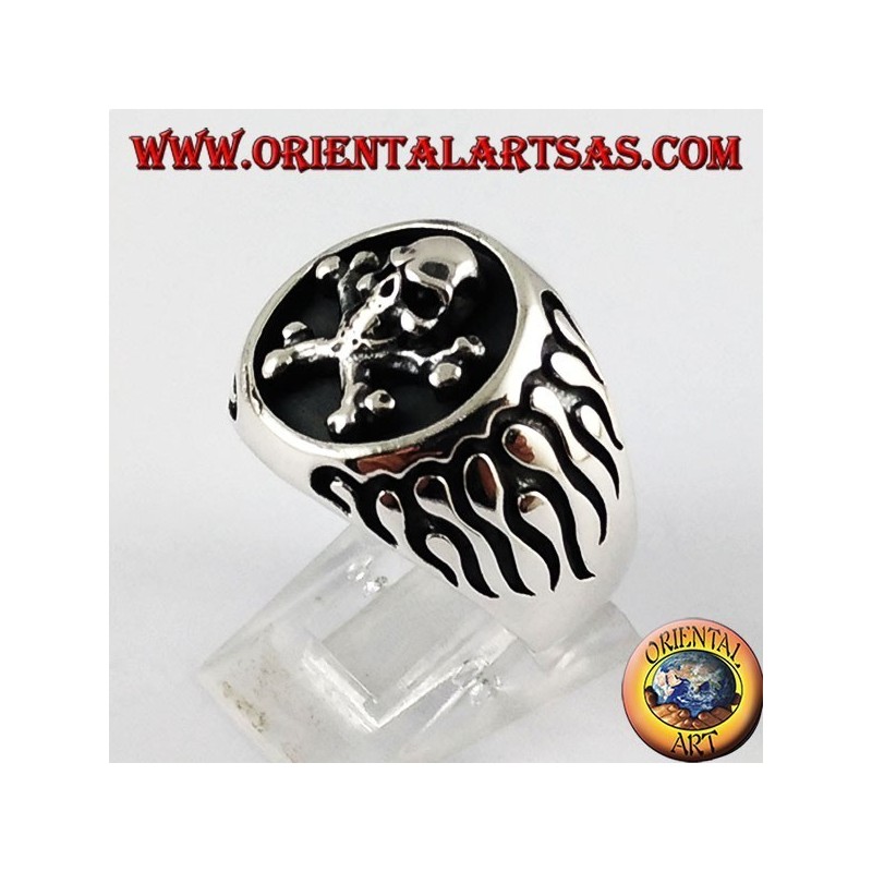 Silver ring, flame pirate skull
