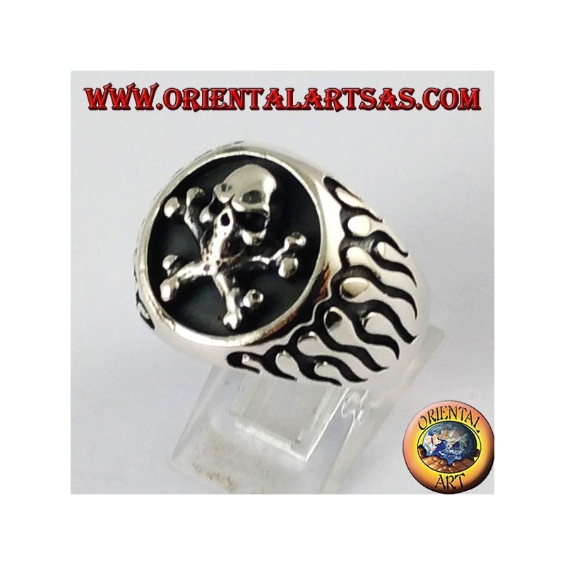 Anillo de plata, cráneo del pirata de llama