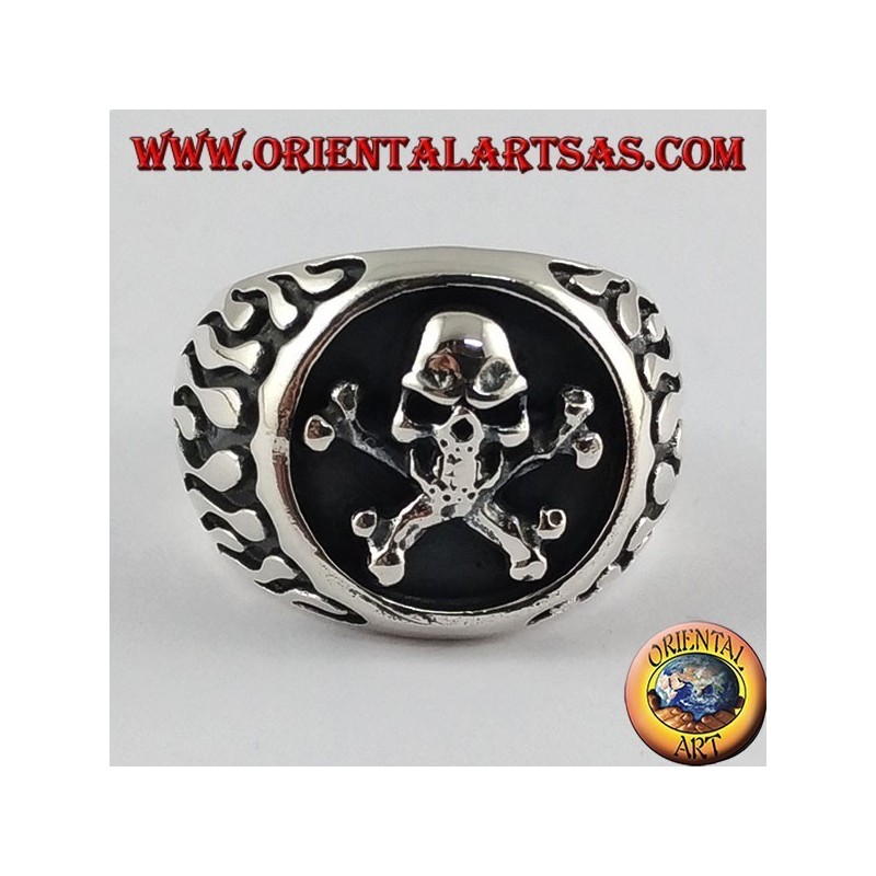 Anello d'argento, fiamma con teschio pirata