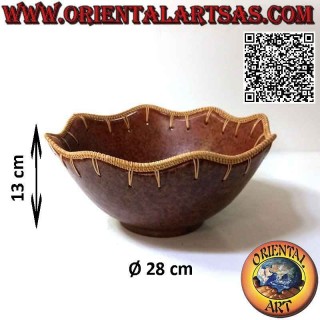 Schale der Ureinwohner von Lombok in Terrakotta und 28 cm gewelltem Rattanrand