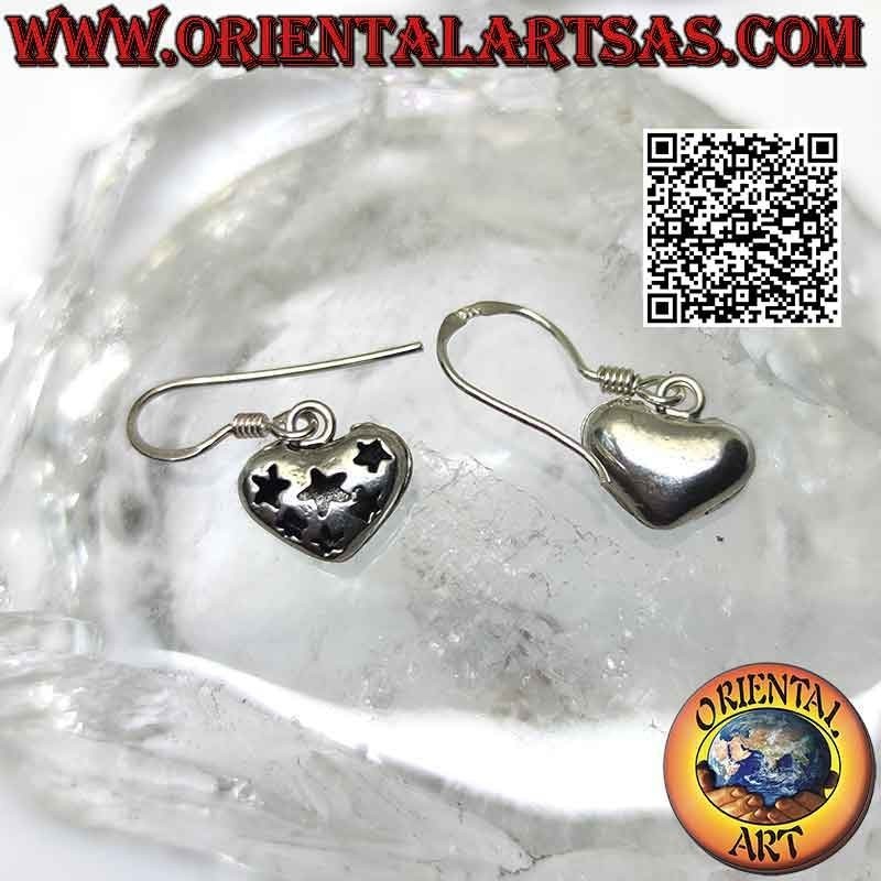 Boucles d'oreilles à levier en argent avec cœur lisse avec étoiles perforées d'un côté