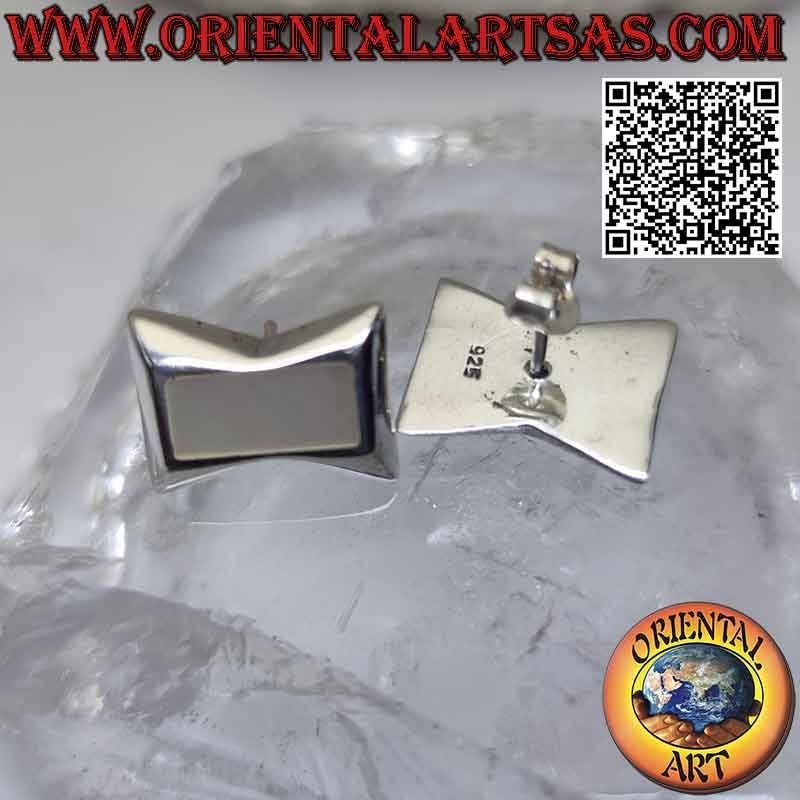 Pendientes de lóbulo de plata con nácar rectangular al ras en un marco de reloj de arena liso