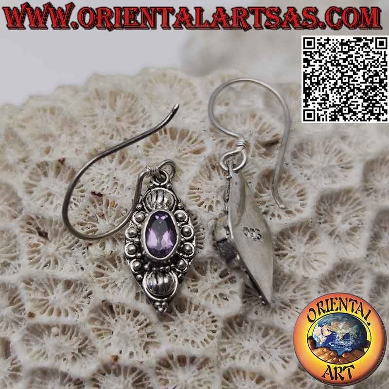Orecchini in argento pendenti con ametista naturale ovale sfaccettata su montatura decorata con conchiglie e palline