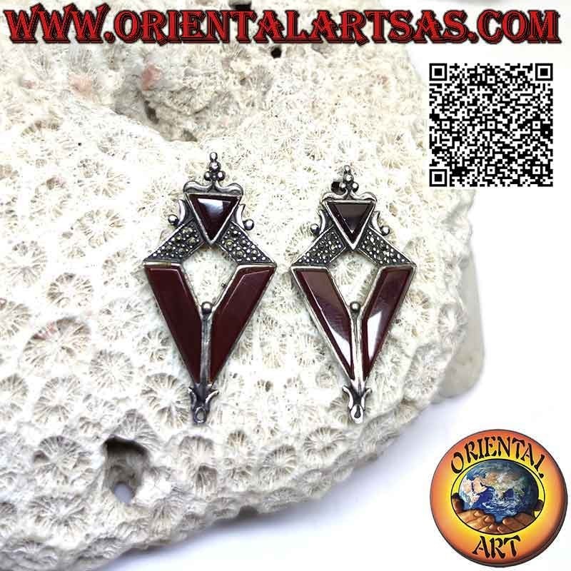 Orecchini in argento romboidali tempestati di marcassite con triangolo e inserti di corniola
