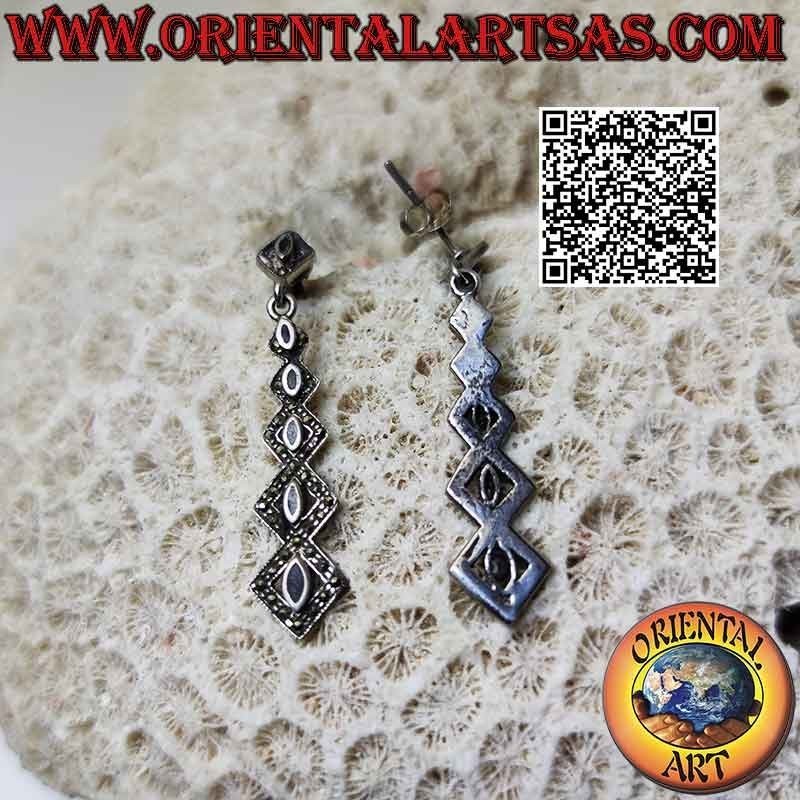 Boucles d'oreilles en argent, série croissante de losanges avec onyx central entouré de marcassite