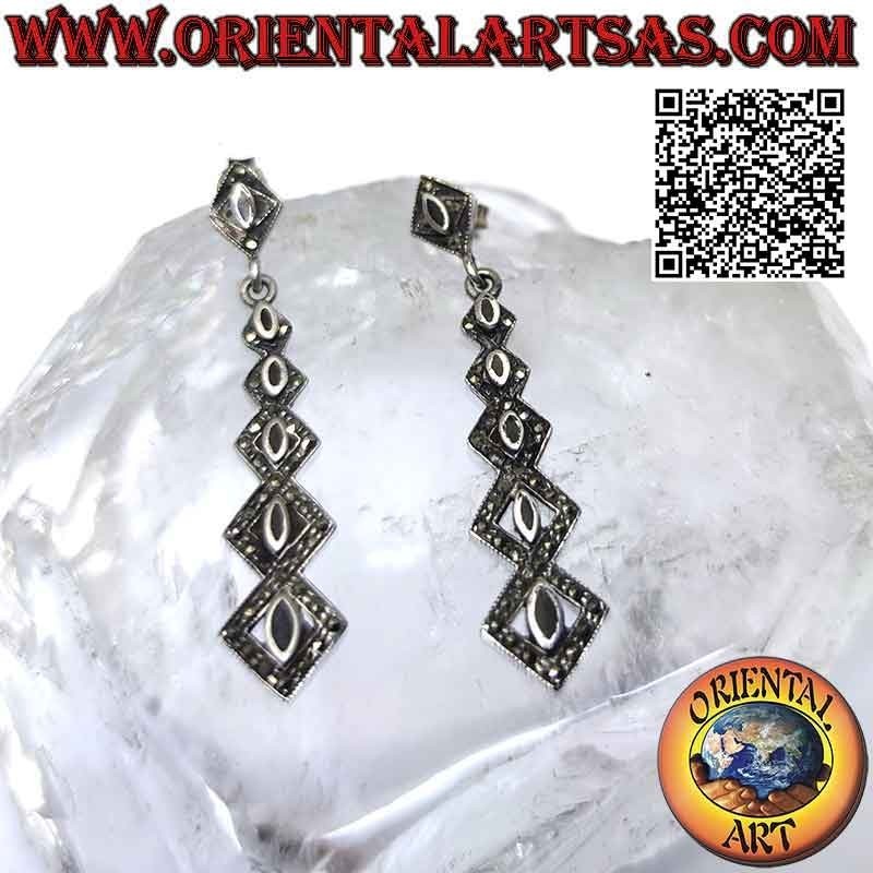 Boucles d'oreilles en argent, série croissante de losanges avec onyx central entouré de marcassite
