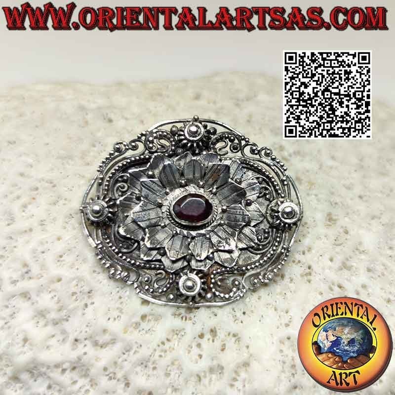 Grande broche fleur en argent 925 ‰ avec grenat naturel ovale central et décorations détaillées faites à la main