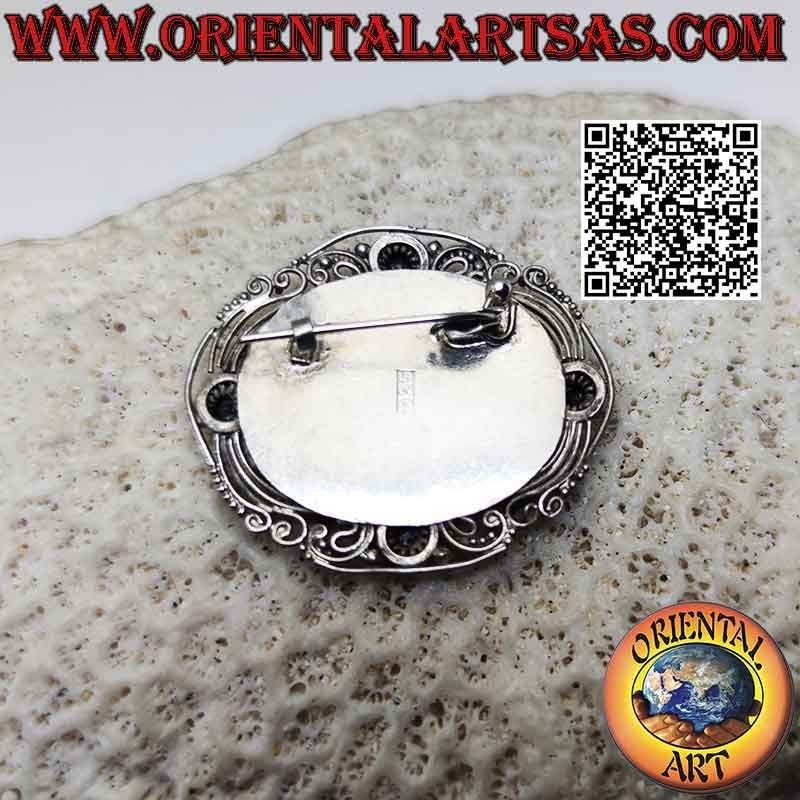 Spilla in argento 925 ‰ grande fiore con granato naturale ovale centrale e decorazioni minuziose fatte a mano