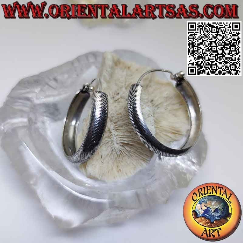Pendientes de plata, círculos moleteados redondeados planos de 6 x 32 mm (clásicos)