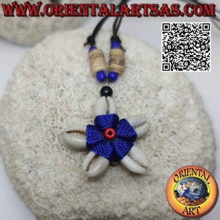Collar con estrella de conchas Cauri (símbolo de fertilidad) y nudos corredizos