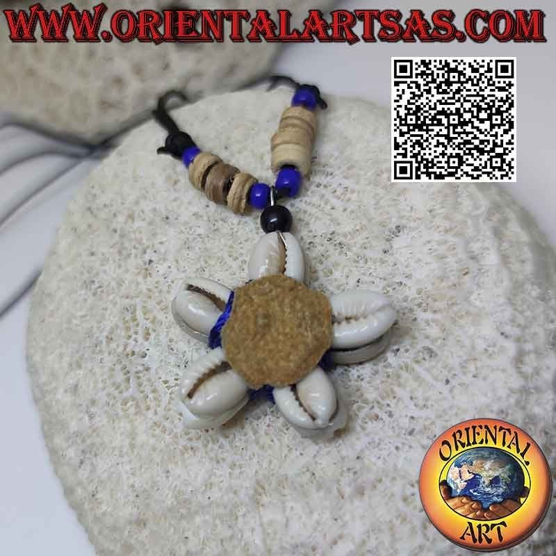 Collana con stella di conchiglie di ciprea Cauri (simbolo di fertilità) e nodi scorsoi