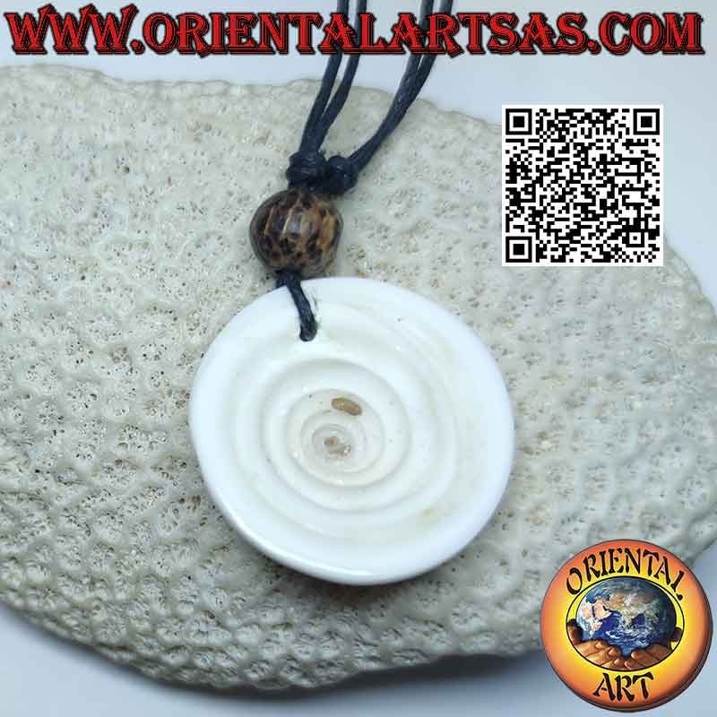 Collana con conchiglia Gasteropode tonda e nodi scorsoi (A)