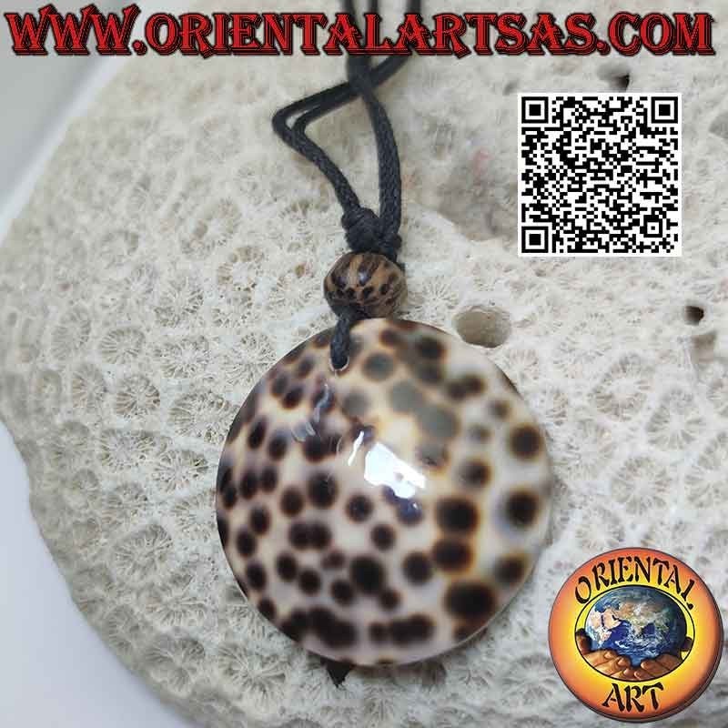 Collana con conchiglia Gasteropode tonda e nodi scorsoi (regolabile)