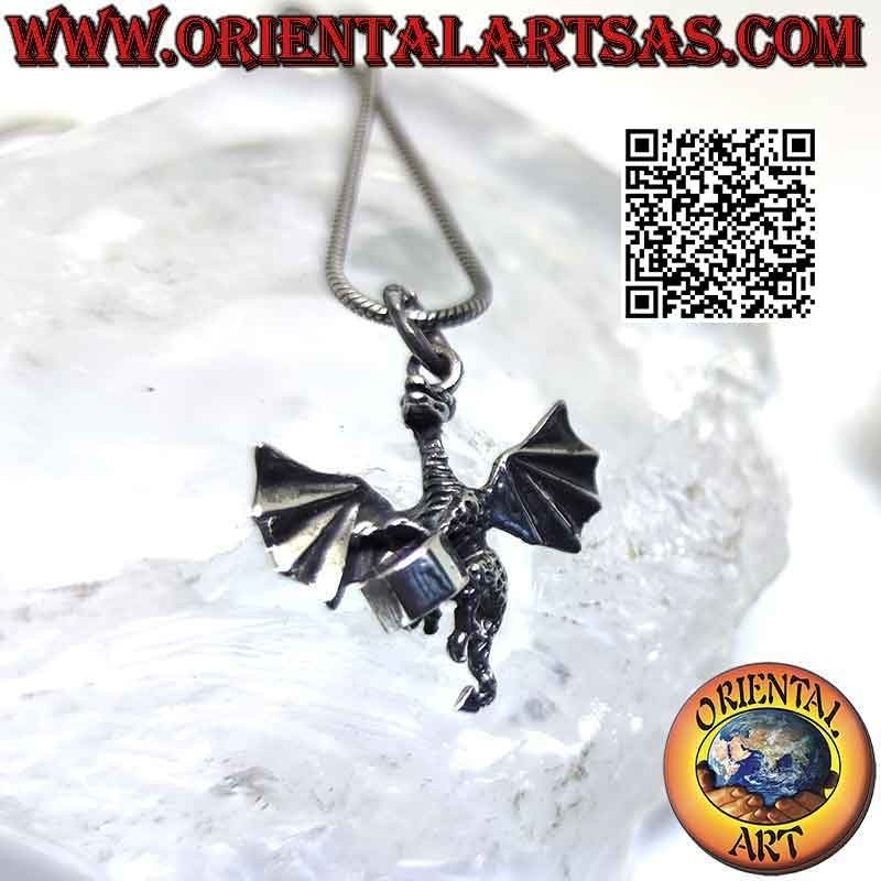Silver pendant, the classic "western" dragon in flight