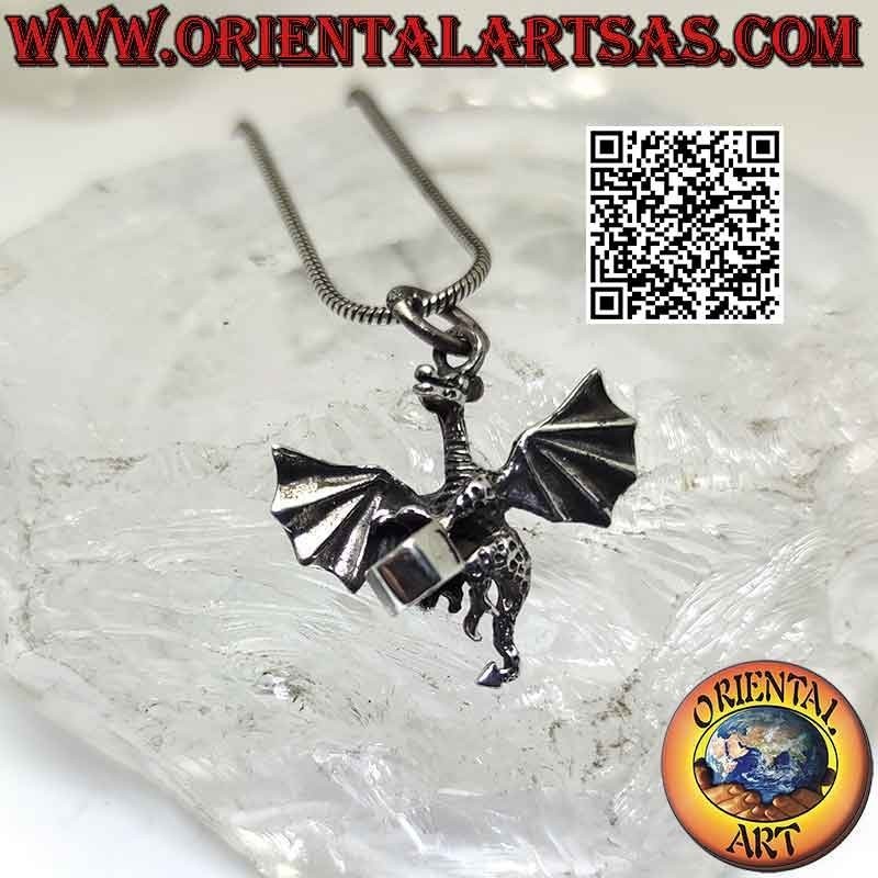 Colgante de plata, el clásico dragón "western" en vuelo