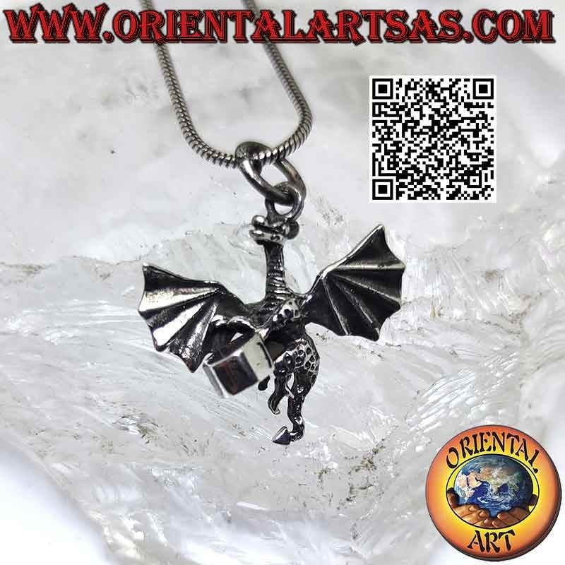 Silver pendant, the classic "western" dragon in flight