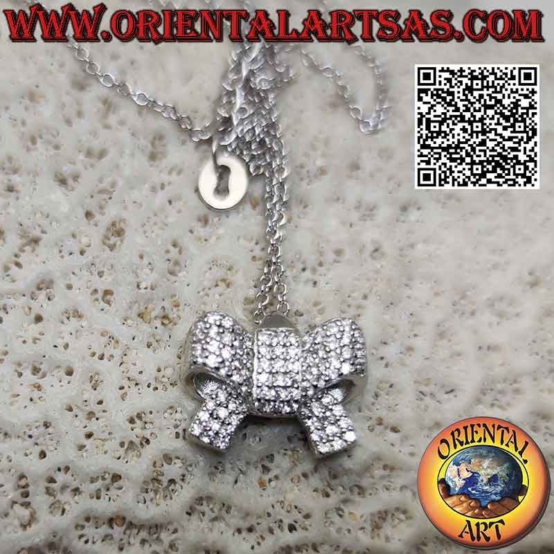 Pendentif nœud en argent serti de zircons avec chaîne de 45 cm