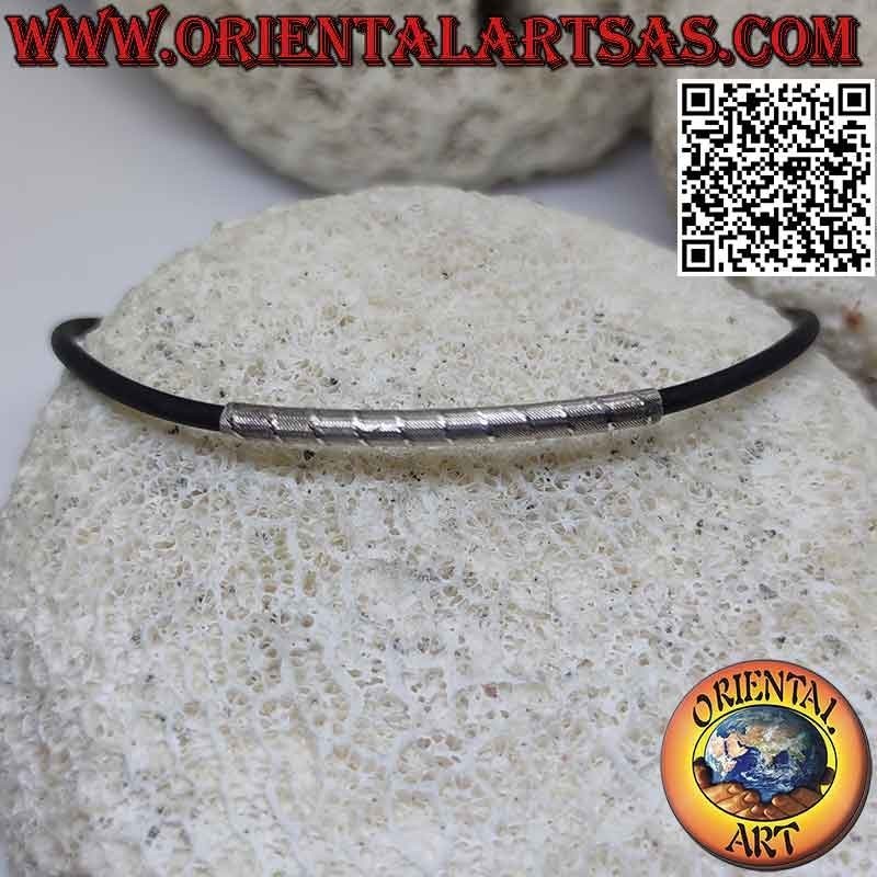 Rubber wire bracelet with central insert and 925 ‰ silver clasp
