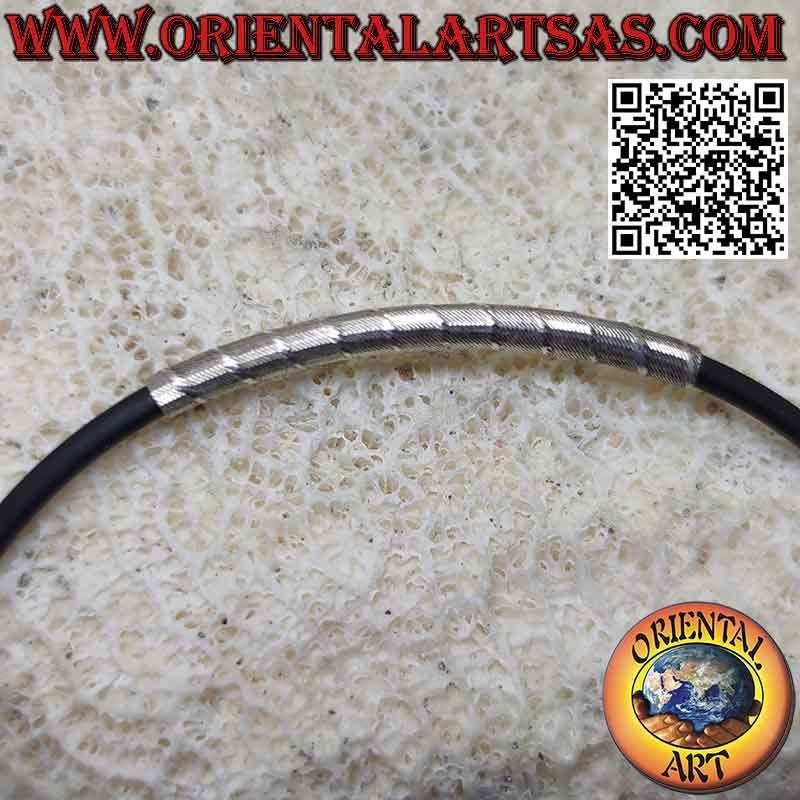 Rubber wire bracelet with central insert and 925 ‰ silver clasp