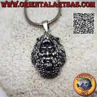Colgante de plata en forma de cabeza de Odín (principal dios nórdico) con lobo en la cabeza
