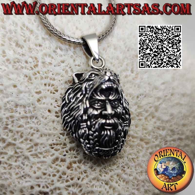 Pendentif en argent en forme de tête d'Odin (principal dieu nordique) avec un loup sur la tête