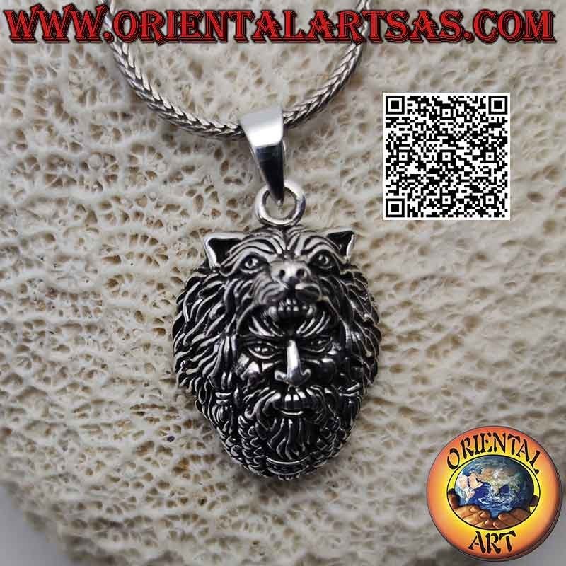 Colgante de plata en forma de cabeza de Odín (principal dios nórdico) con lobo en la cabeza