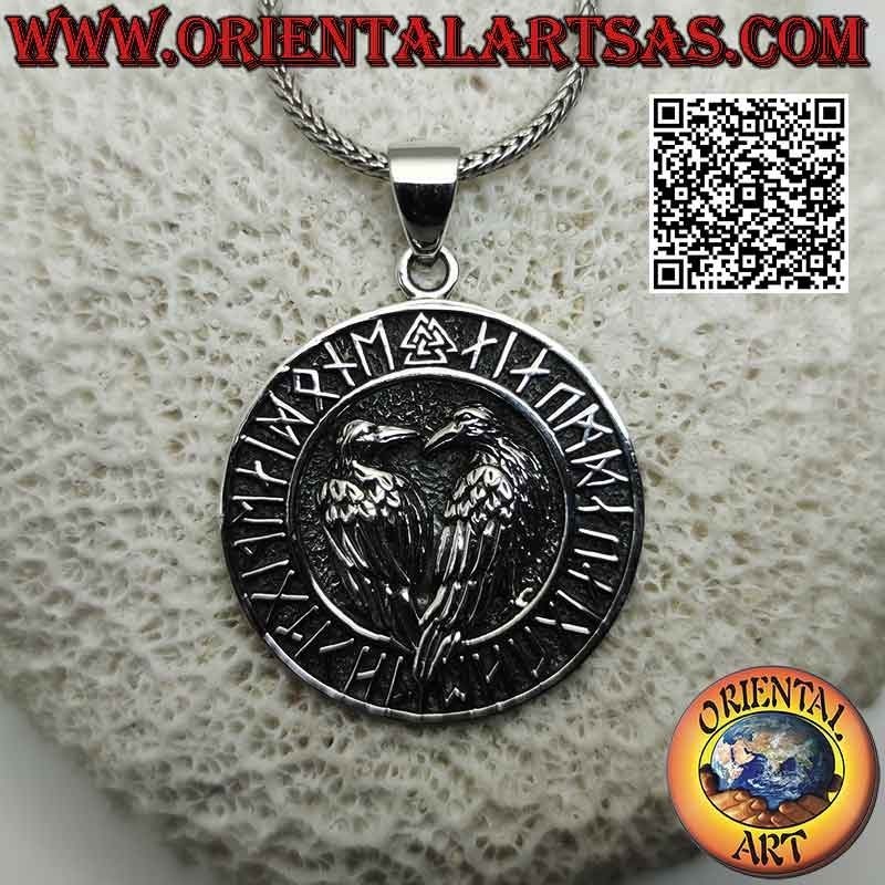 Pendentif en argent, "Huginn et Muninn" les corbeaux d'Odin dans le disque de runes