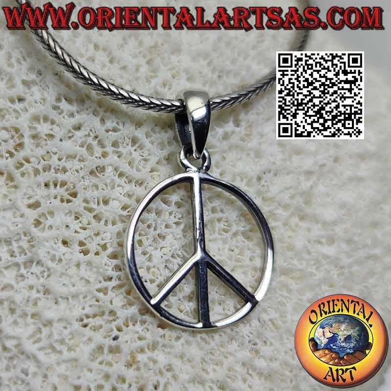 Silver pendant in the shape of a smooth and thin peace symbol (Ø 19 mm.)