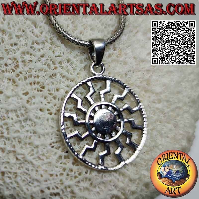 Silberner Anhänger, schwarze Sonne oder einfaches perforiertes Sonnenrad und geflochtene Scheibe (24 mm Ø)