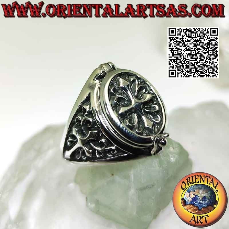 Anello in argento a scatola (porta veleno) ovale con decoro con croce cristiana